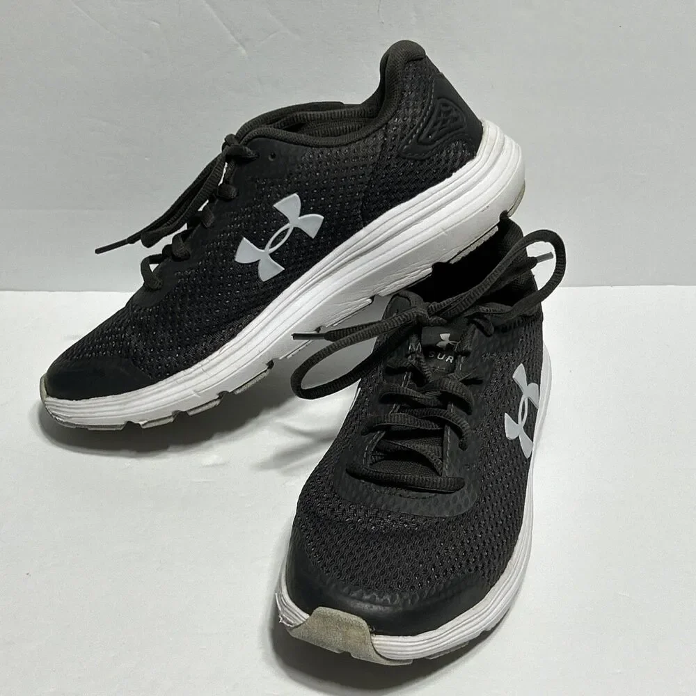 Women’s Under Armour Surge Tennis Shoes Size 6 Gray Running Training Workout